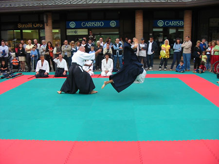 Dimostrazione di Aikido alle Bologniadi 2002