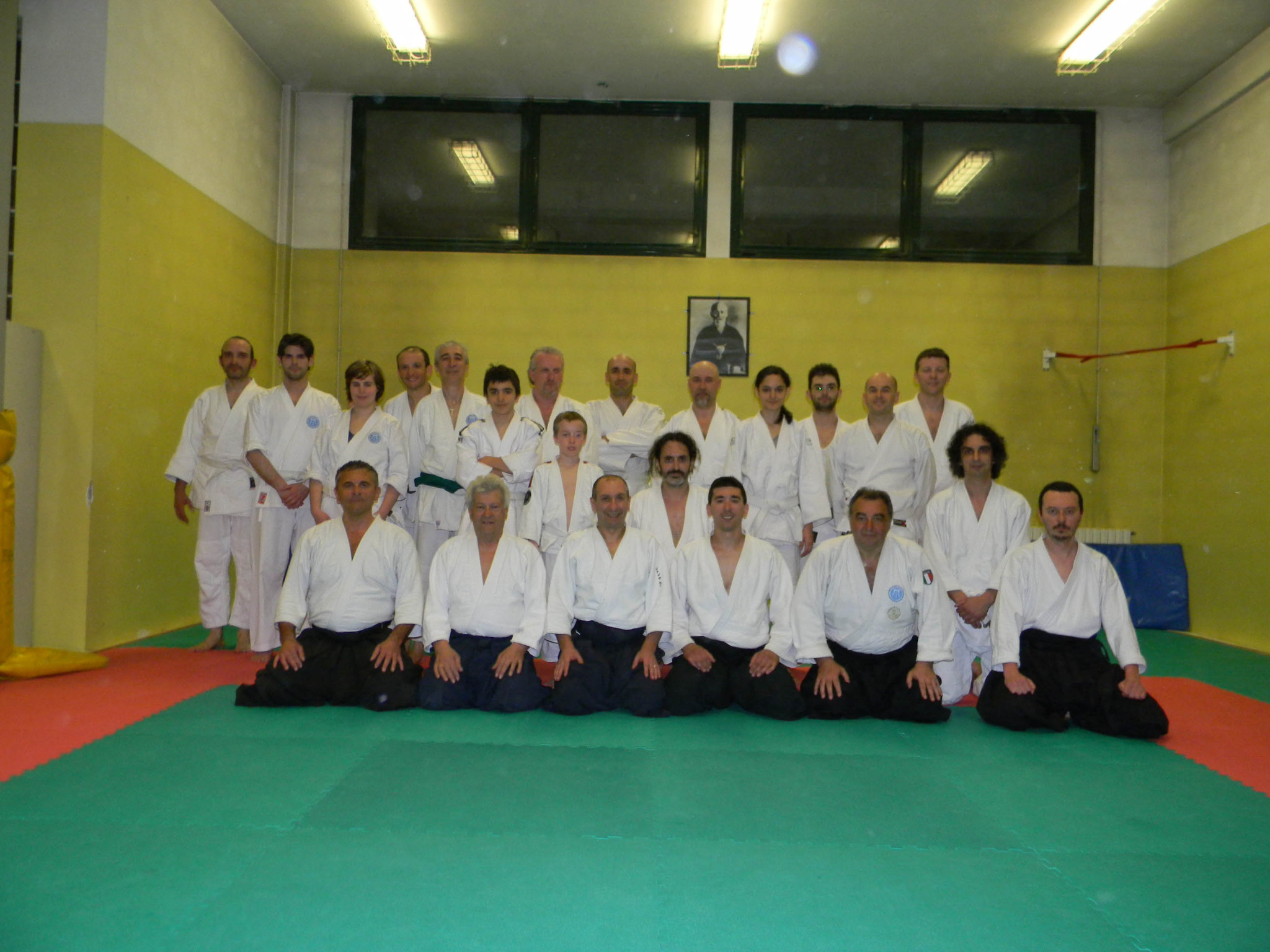 Foto di gruppo nel dojo